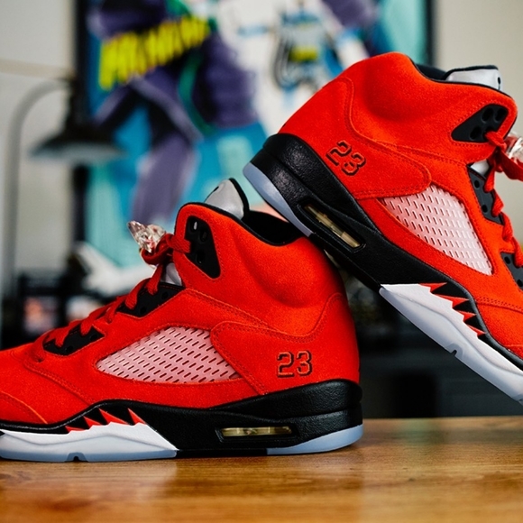AIR JODAN 5 RAGING BULLS main image 4